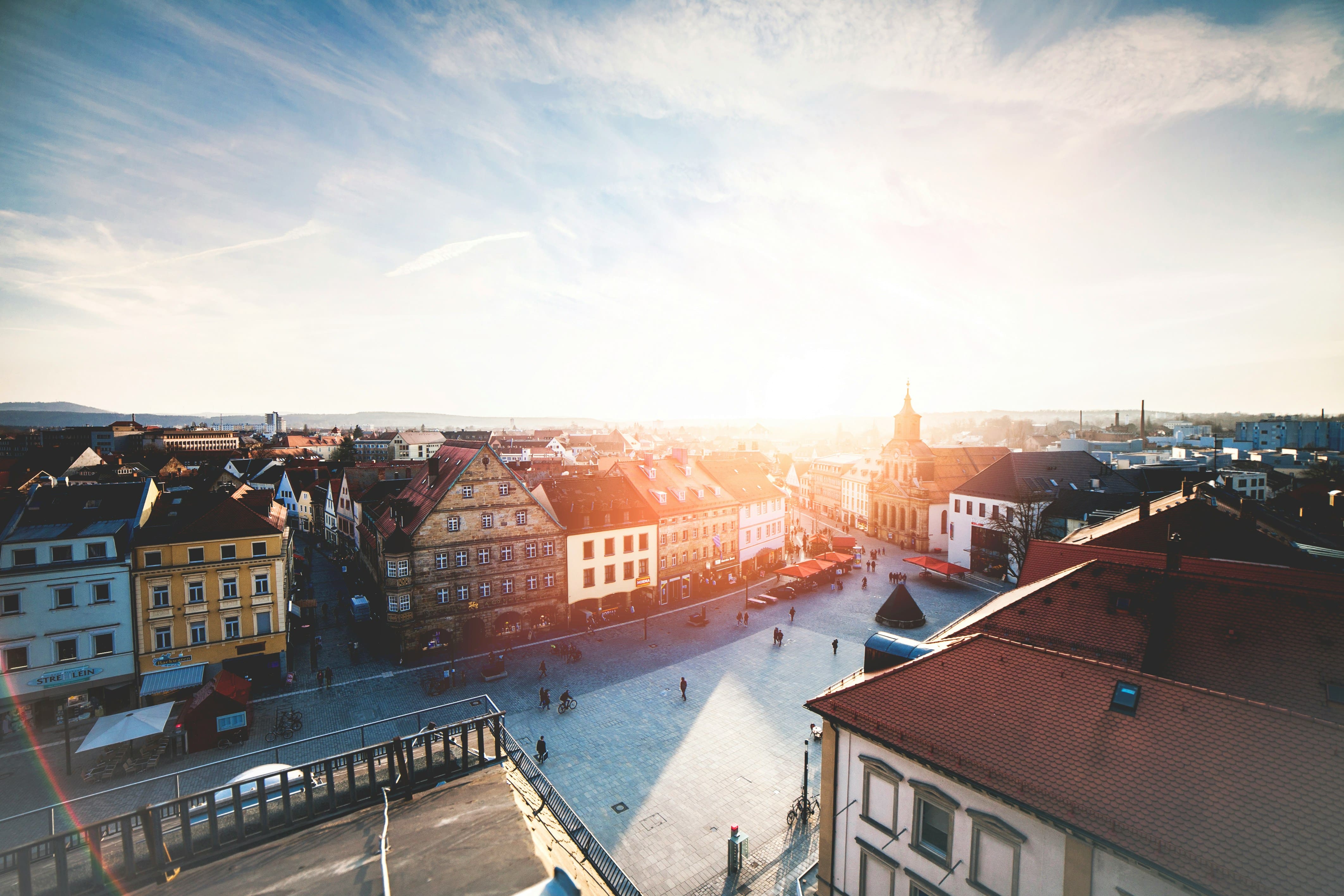Blick über die Innenstadt von Bayreuth als regionaler Bezug für DGUV V3 Prüfungen