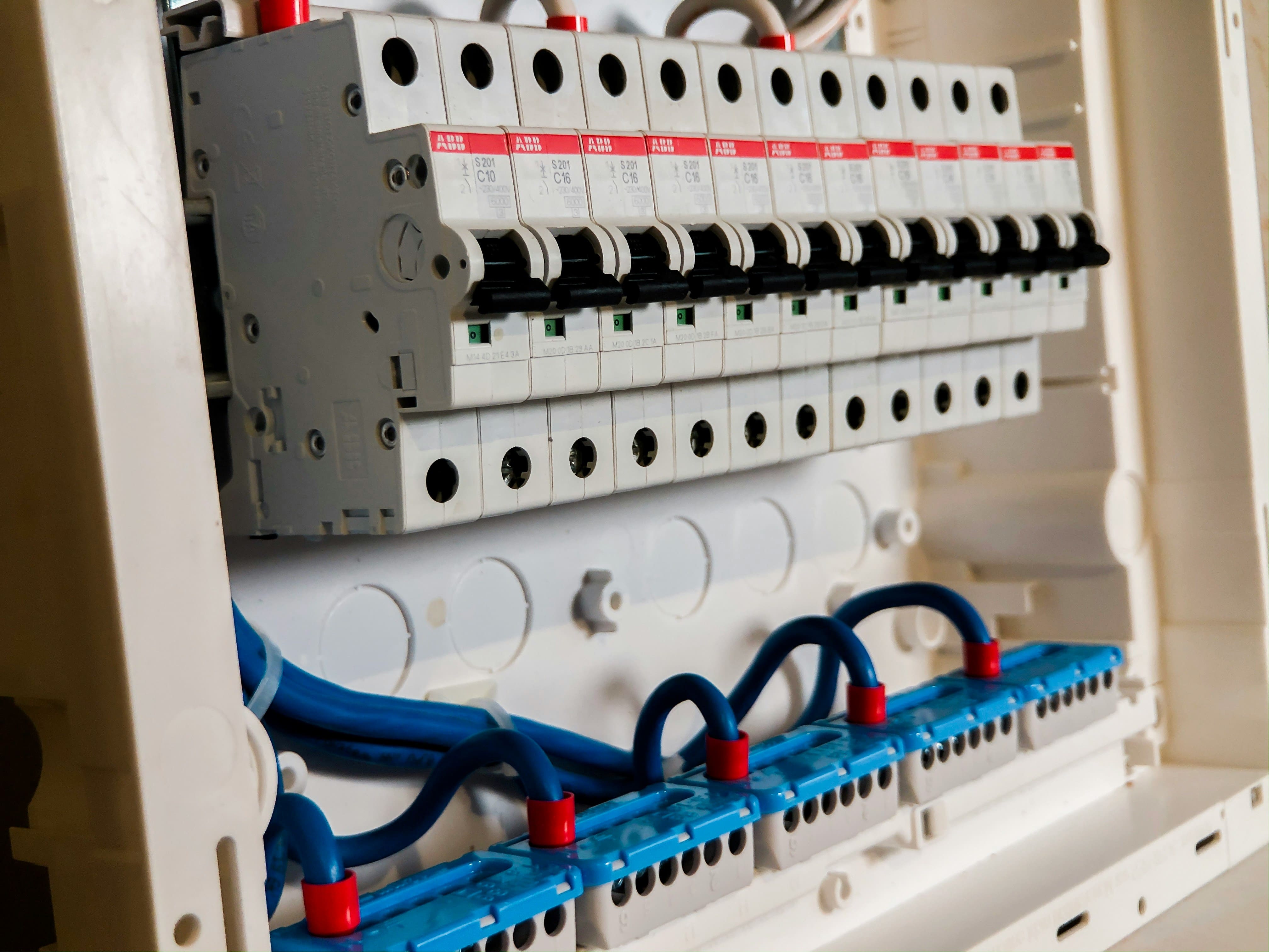 Wärmebildanalyse einer elektrischen Anlage mit thermischer Auffälligkeit