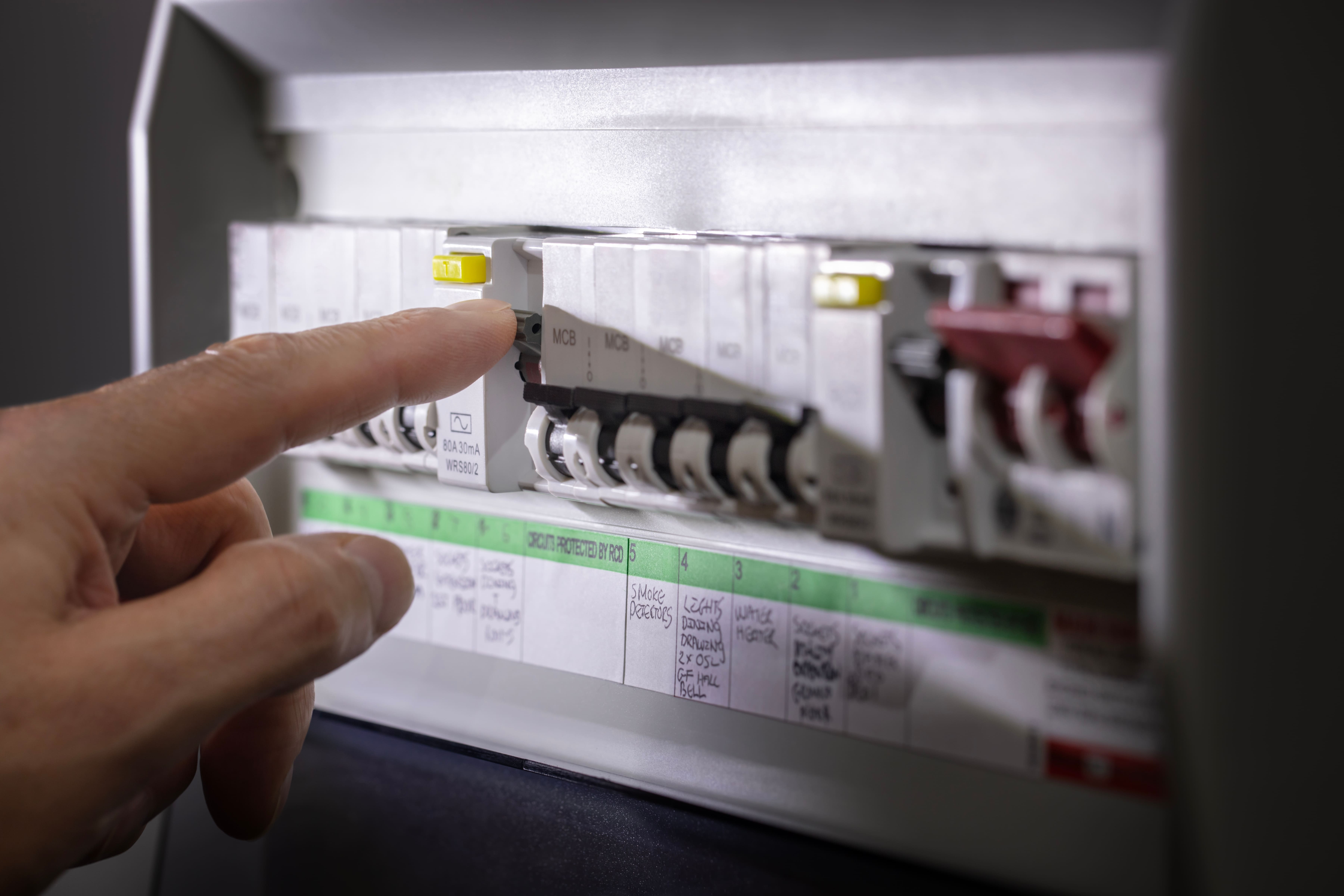 Messgerät für DGUV V3 Prüfung und wiederkehrende Elektroprüfung